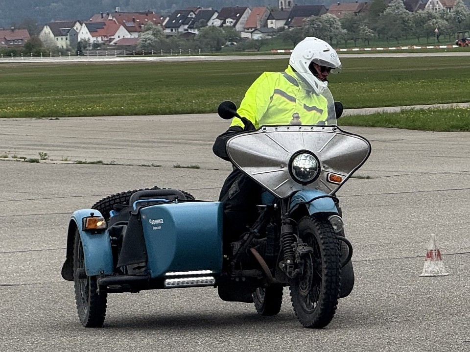 Fahrtraining auf dem Flugplatz von Neuhausen ob Egg.